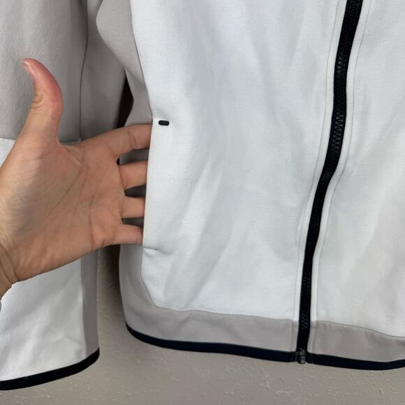 (L) Boys Nike Zip up Jacket - Picture 2 of 6